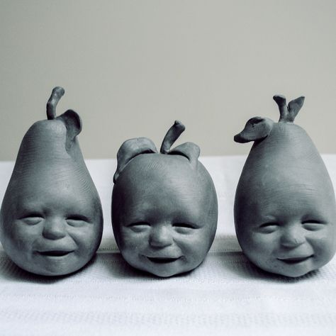 Baby frutas Clay Figurines, Sculpture Art Clay, Clay Sculptures, Sculptures Céramiques, Sculpture Ideas, Clay Faces, Pinch Pots, Art Clay, Figurative Sculpture