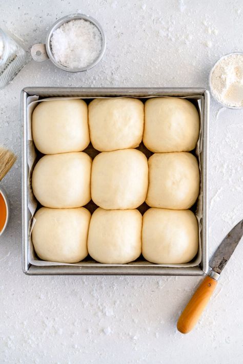 Dinner Rolls For Two, Small Batch Dinner Rolls, Small Batch Dinner, Small Batch Bread, Rolls For Two, Easy Bread Roll Recipe, Quick Bread Rolls, Easy Yeast Rolls, Dinner Roll Recipe