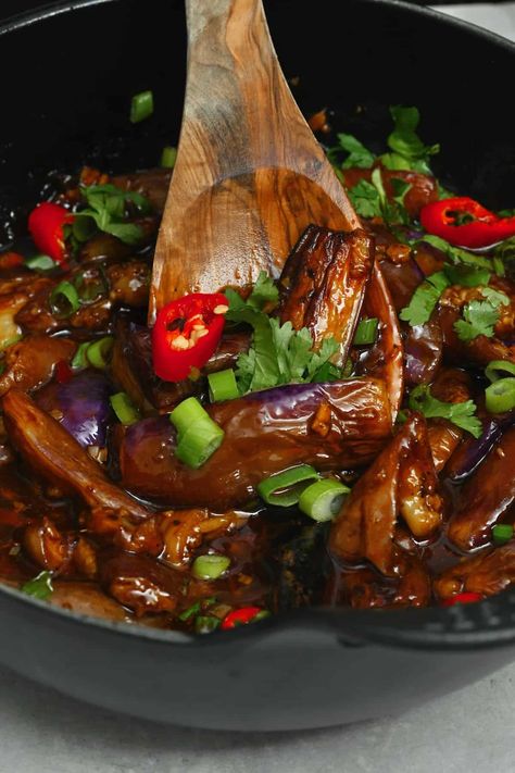 Chinese Vegetables Recipes, Chinese Eggplant Recipes, Garlic Eggplant, Vegan Eggplant Recipes, Aubergine Recipes, Eggplant With Garlic Sauce, Chinese Eggplant, Chinese Wisdom, Aubergine Recipe