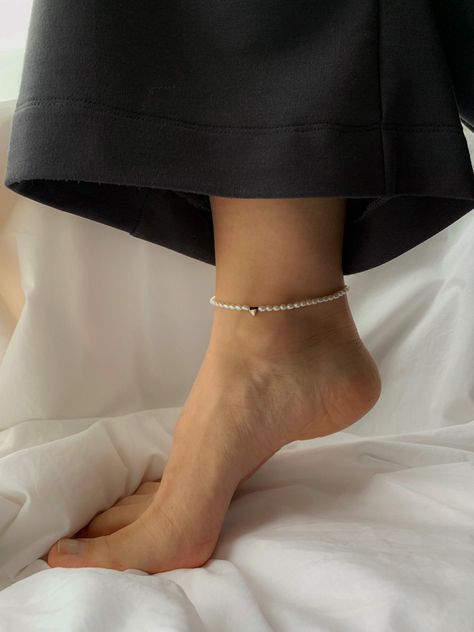 Anklet Photography Ideas, Anklet Photography, Jewelry Promo, Leg Bracelet, Cute Anklets, Jewellery Photography Inspiration, Jewelry Product Shots, Creative Jewelry Photography, Fancy Jewelry Necklace