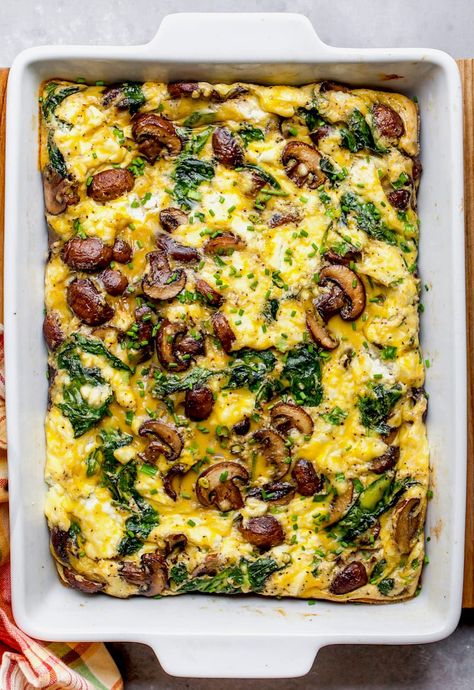 Mushroom Breakfast Casserole, Vegetarian Egg Casserole, Casserole With Mushrooms, Veggie Breakfast Casserole, Vegetarian Breakfast Casserole, Baked Breakfast Casserole, Mushroom Breakfast, Spinach Breakfast, Breakfast Casserole Recipe