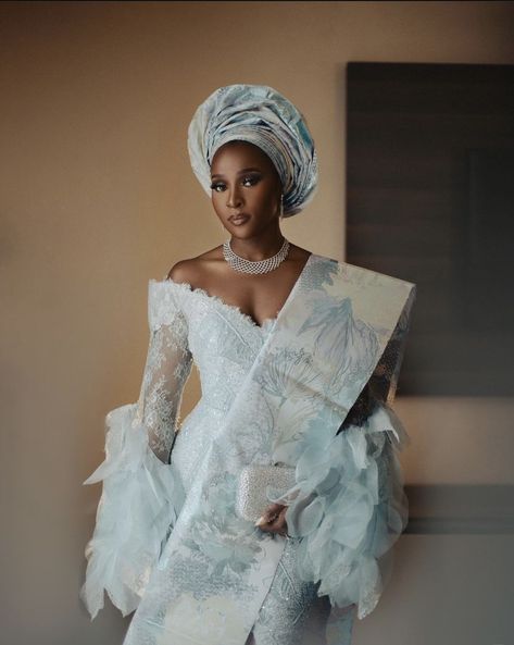 Asoebi Wedding Dress, Wedding Dresses Nigerian Bride, Traditional Wedding African, Traditional Ghanian Wedding Dress, Nigerian Wedding Dresses Traditional Yoruba, West African Wedding Dress, Liberian Wedding, Nigerian Party Dresses, Traditional Nigerian Wedding