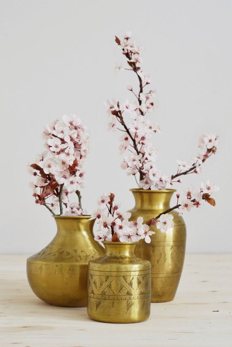 Flower Shop Display, Thrift List, Village Cottage, Brass Vases, Vintage Brass Decor, Floating Bookshelves, Indian Interiors, Ethnic Home Decor, Ethnic Decor