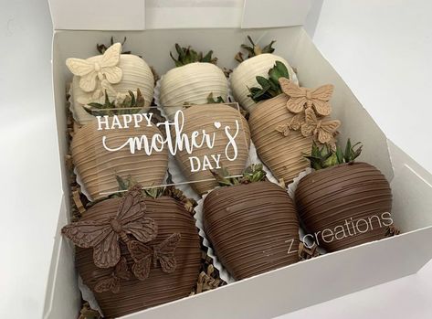 Chocolate Covered Strawberries With Butterflies, Decorated Strawberries, Strawberries Ideas, Covered Strawberries Bouquet, Chocolate Covered Desserts, Strawberries Bouquet, Strawberry Ideas, Chocolate Covered Strawberry Recipe, Strawberry Box