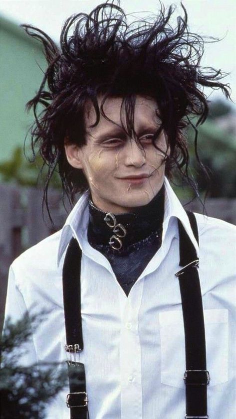 Edward Scissorhands Halloween Costume, Edward Scissorhands Costume, Edward Scissor, Johnny Depp Characters, Tim Burton Characters, Movie Halloween Costume, Kaptan Jack Sparrow, Scissors Hand, Tim Burton Art