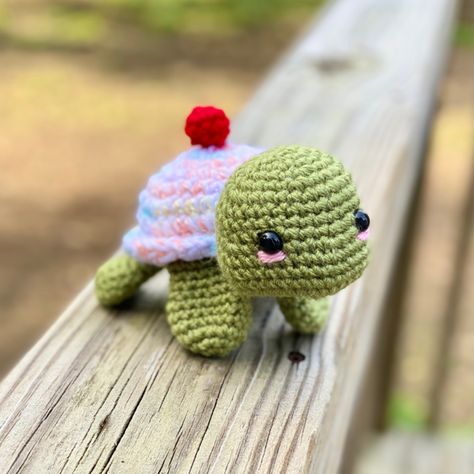 Crochet Ice Cream Turtle Free Pattern, Birthday Crochet Patterns Free, Amigurumi Turtle Pattern, Amigurumi Birthday, Crochet Stuffy, Crocheted Turtle, Cupcake With Sprinkles, Birthday Crochet, Turtle Crochet Pattern