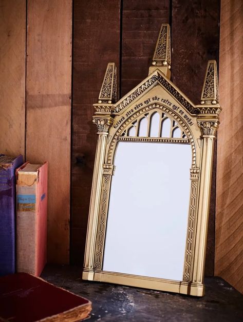 Harry Potter Living Room, Harry Potter Office, Harry Potter Mirror, Hogwarts Room, Harry Potter Bathroom, Harry Potter Bedroom Decor, Mirror Of Erised, Cumpleaños Harry Potter, Harry Potter Nursery