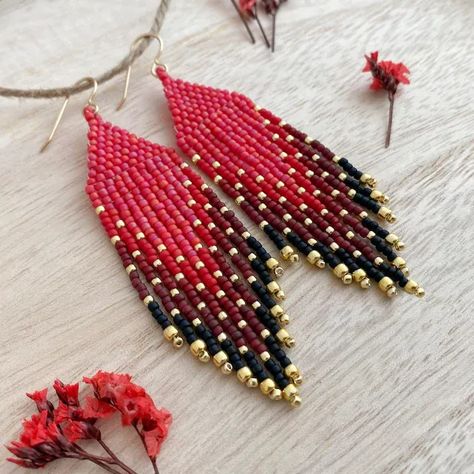 Scarlet and Gold Fringe Bead Earrings Seed Bead Earrings Patterns, Black Beaded Earrings, Seed Bead Jewelry Patterns, Handmade Beaded Earrings, Beaded Earrings Tutorials, Beaded Earrings Diy, Brick Stitch Earrings, Beaded Jewels, Handmade Earrings Beaded