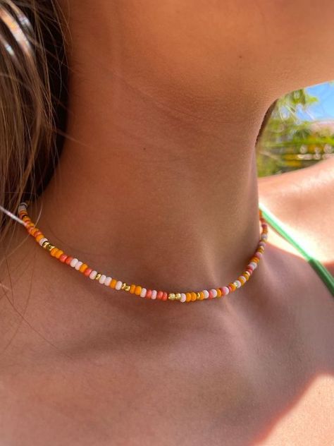 #bracelets #bead #beadedbracelets #DIY #handmade #jewelry #gemstones Colorful Seed Bead Necklace, Orange Beaded Bracelets, Easy Seed Bead Bracelet, Seed Bead Necklace Diy, Cool Piercing Ideas, Bead Color Combinations, Beaded Jewelry For Men, Cute Bracelet Ideas, Cool Piercing