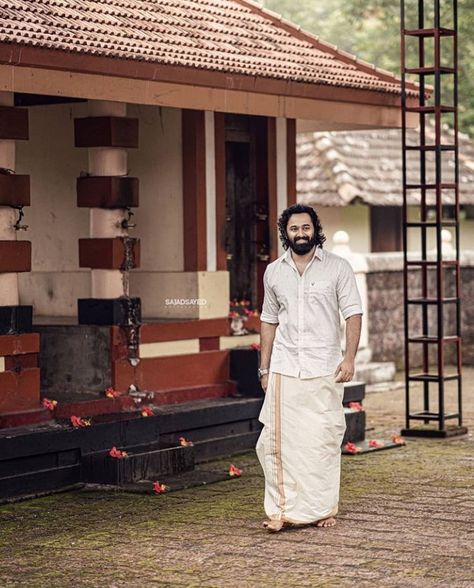 Temple Poses Photo Ideas, Temple Poses, Guys Pics, Photo Ideas Men, Unni Mukundan, Men Long Hair, Men Beard, Kurta Men, Vedic Art