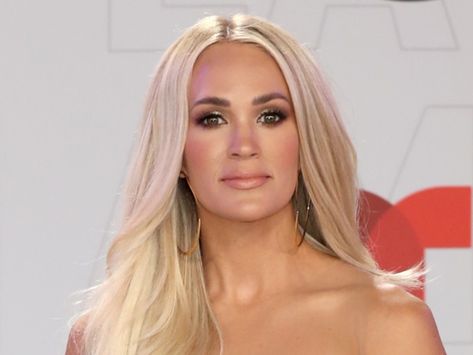 Carrie Underwood Hair, Neon Swimsuit, Carrie Underwood Photos, Tan Skin, Carrie Underwood, American Idol, Celebrity Photos, Oklahoma, South Carolina