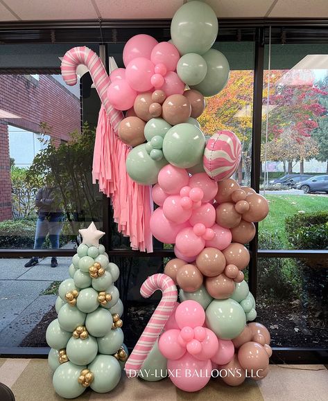 christmas candyland ✨🩷🌲 #xmasballoons #christmasballoons #sonomacountyballoons #sonomacountyballoonartist #sonomacountyballoonstylist #sonomacountyballoondelivery Pastel Christmas Balloon Garland, Neutral Christmas Balloon Garland, Christmas Garland Balloons, Candyland Backdrop Ideas, Cookie Balloon Garland, Pink Christmas Balloons, Christmas Balloon Photo Backdrop, Pink Christmas Balloon Garland, Winter Candyland Decorations