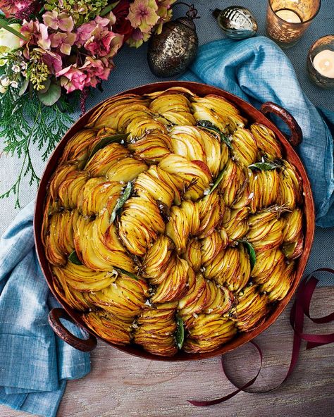 Who can resist a pan filled with crispy, golden potatoes? Serve this easy, impressive side dish as an alternative to classic roast potatoes for your d Pan Potatoes, Lemon Roasted Potatoes, Classic Roast, Xmas Dinner, Christmas Dinner Party, Delicious Magazine, Roast Potatoes, Dinner Party Recipes, Christmas Lunch