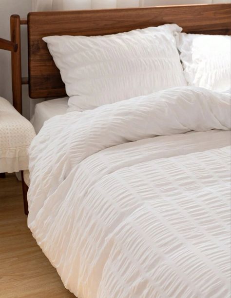 White Comforter Bedroom, White Bedspreads, White Bed Set, White Duvet Cover, Simple Bedroom Design, Textured Bedding, Beige Bed, White Comforter, White Duvet Covers