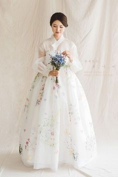 Wedding Hanbok, Hanbok Wedding Dress, Hanbok Wedding, Korean Wedding Dress, Gaun Abad Pertengahan, Traditional Asian Dress, Korea Hanbok, Korea Traditional, Korean Traditional Dress