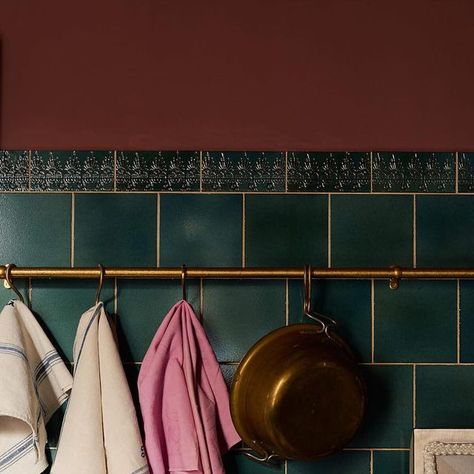 Devol Kitchens, Hanging Rail, Kitchen Tiles, Towel Rail, Tile Design, Tea Towels, Kitchen Ideas, Kitchens, Towels