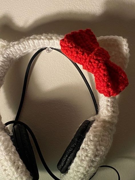 Cute Headphones, Kawaii Crochet, Crochet Fashion Patterns, Fun Crochet Projects, Hello Kitty Items, Diy Crochet Projects, Crochet Accessories, Crochet Fashion, Cute Crochet