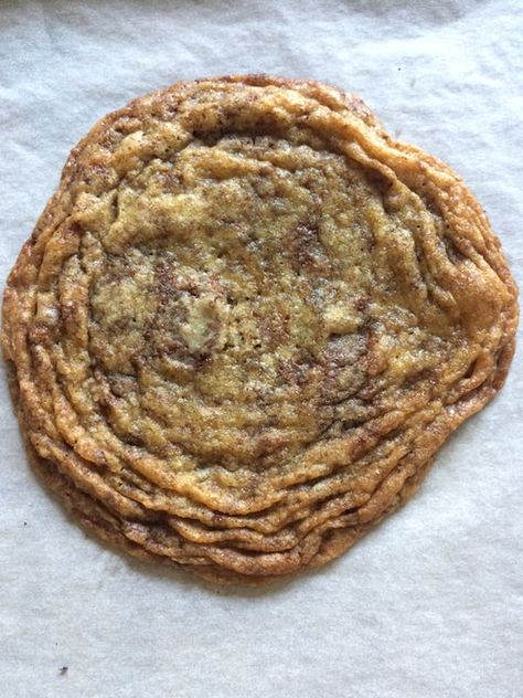 Who could resist the lure of crispy-chewy perfection? Tollhouse Cookies, Lace Cookies, Internet Famous, Perfect Chocolate Chip Cookies, The Lure, Brownie Bar, Food To Go, Oven Racks, Food Reviews