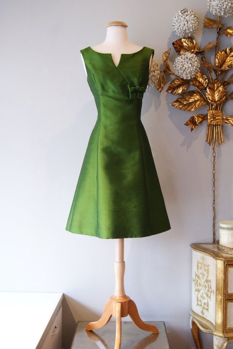 1960s Dress Vintage Green 60s Dress Vintage, Umbrella Vintage, Vintage Fashion 1960s, Joan Leslie, Vintage 60s Dress, Loki Cosplay, 1960s Dresses, 1960 Fashion, Vintage Dress 60s