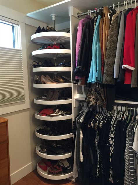 Shoe carousel Shoe Carousel, Bedroom Closet Storage, Things To Wear, Closet Layout, Closet Organization Diy, Closet Remodel, Closet Decor, Bedroom Closet Design, Dream Closets