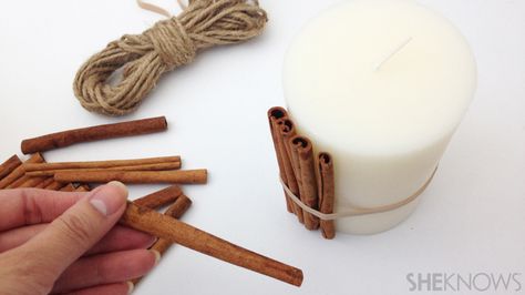 DIY decorative candle tutorial will have your home smelling like the holidays Cinnamon Stick Candle, Stick Candles, Diy Cinnamon, Christmas Candles Diy, Candle Tutorial, Cinnamon Candle, Candle Ornament, Diy Candles Scented, Cinnamon Color