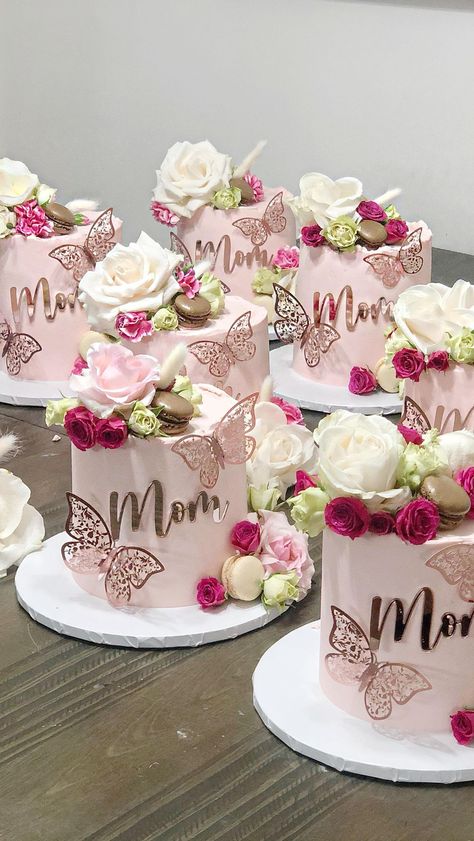 Simple Mother’s Day Cake Designs, Mothersday Cake Ideas Mom, Mother Cake Ideas, Mother’s Day Ideas Cake, Elegant Mother's Day Cake Ideas, Mother Day Cake Designs, Pretty Mother’s Day Cakes, Mother’s Day Cake Design, Mothers Day Cakes Ideas