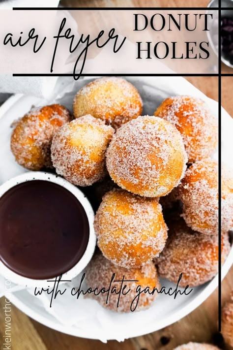 Donut Holes In Air Fryer, Doughnut Whole Recipe, Easy Air Fryer Doughnut Recipes, Air Fryer Mini Donut Recipes, Homemade Doughnut Holes, Doughnuts In Air Fryer, Quick Air Fryer Desserts, Air Fryer Doughnut Holes, Donut Ball Recipe