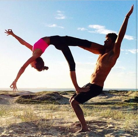 25 AcroYoga Couples Who Prove Nothing Is Sexier Than Being Fit Together Acroyoga Couple, Couples Yoga Poses, Acro Yoga Poses, Yoga On The Beach, Basic Yoga Poses, Couples Yoga, Yoga Poses Advanced, Sup Yoga, Partner Yoga