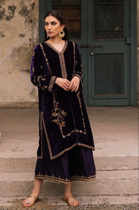 Warm Suit Design, Velvet Shalwar Kameez, Velvet Dress Designs Pakistani, Velvet Dress Indian, Pakistani Velvet Dresses, Velvet Pakistani Dress, Pakistani Wedding Jewelry, Velvet Suit Design, Army Art