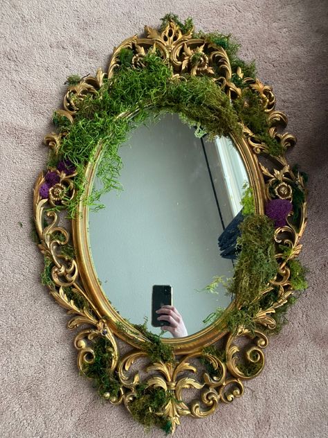 Green Plant Moss DIY Thrift Purple Gold Mirror Purple And Gold Apartment Decor, Diy Cottagecore Mirror, Moss Room Aesthetic, Moss On Mirror, Moss Bookshelf, Fairy Mirror Aesthetic, Diy Plant Mirror, Enchanted Mirror Diy, Fairy Portal Mirror