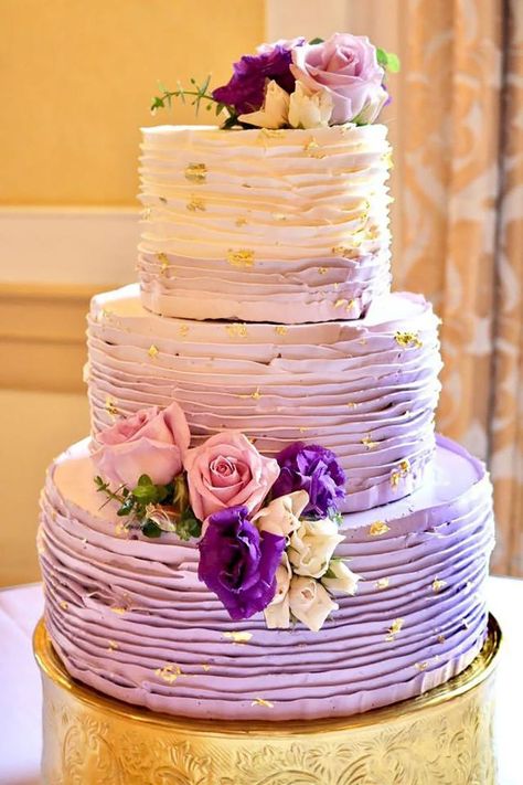 Cakes Lavender, Lavender Buttercream, Bolo Rapunzel, Super Torte, Cakes Pink, Lavender Ombre, Lavender Wedding Cake, Diy Wedding Food, Blush Wedding Cakes