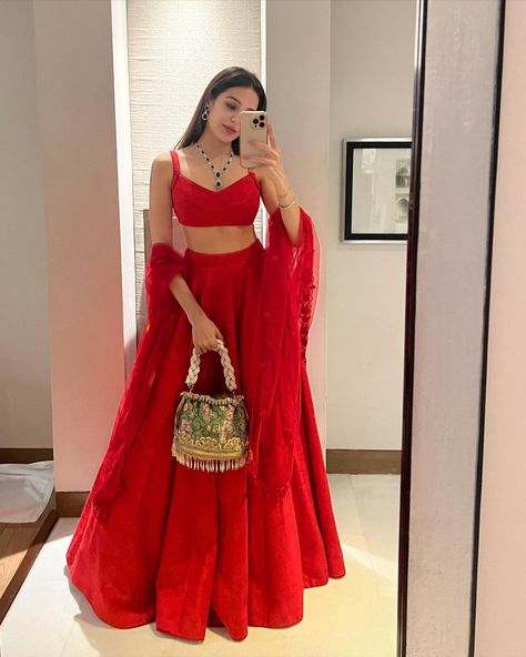 Indian Wedding Attire, Simple Lehenga, Latest Bridal Lehenga, Trendy Outfits Indian, Indian Outfits Lehenga, Lehenga Designs Simple, Anarkali Dress Pattern, Traditional Indian Dress, Saree Designs Party Wear