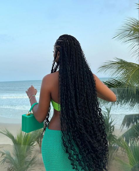 Long Braided Hair, Hair Flowing, Beach Braids, Black Hair Inspiration, Lemonade Braids Hairstyles, Natural Hair Care Routine, Afro Hair Care, Parting Hair, Beachy Style