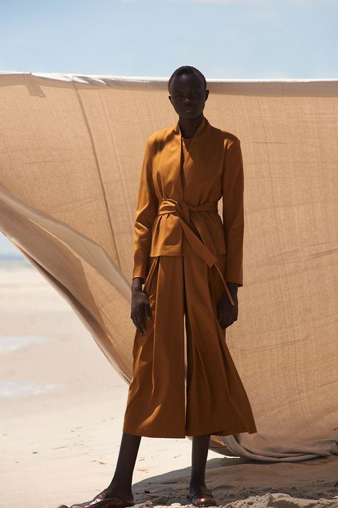 See the complete M. Martin Resort 2018 collection. Safari Moodboard, Sand Fashion Editorial, Safari Fashion Editorial, Desert Fashion Photography, Desert Fashion Editorial, Desert Editorial, Outdoor Backdrops, Head Band, Desert Fashion