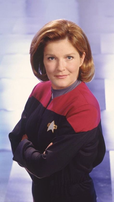 Kathryn Janeway, Captain Janeway, Star Trek Captains, Kate Mulgrew, Star Trek Images, Star Trek Series, Star Trek Characters, Star Trek Voyager, Star Trek Enterprise