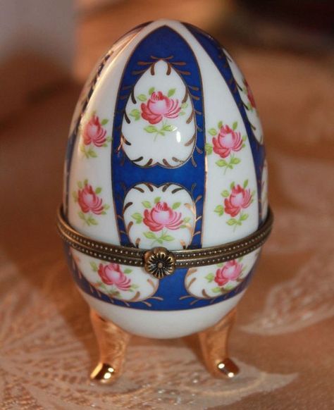 Porcelain Eggs, Faberge Eggs, Egg Art, Rose Cottage, Wonderful Things, Vintage Porcelain, Box Art, Trinket Boxes, Tart