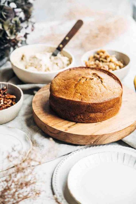 Cake With Brown Butter Frosting, Food Moodboard, Moist Banana Cake, Brown Butter Frosting, Homemade Banana Bread, Cakes Inspiration, Dough Recipes, Butter Frosting, Cake Photography