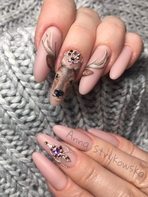 Deer On Nails, Christmas Deer Nail Designs, Deer Nail Designs, Pedicure Christmas, Deer Nail Art, Hunting Nails, Christmas Pedicure, Fall Autumn Nails, Animation Nails