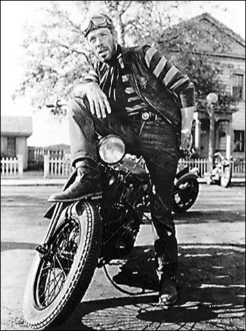 Lee Marvin As Chico in The Wild One Biker Movies, Lee Marvin, Motos Vintage, Motorcycle Gang, The Wild One, Harley Bobber, Jack Nicholson, Marlon Brando, Vintage Bikes