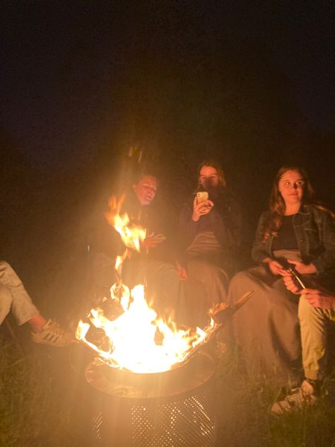 Bonfire with friends night out aesthetic bonfire vibes Friends Night Out Aesthetic, Bonfire Friends, Bonfire With Friends, Night Out Aesthetic, Out Aesthetic, Birthday Things, Bonfire Party, Friends Night, 2024 Year