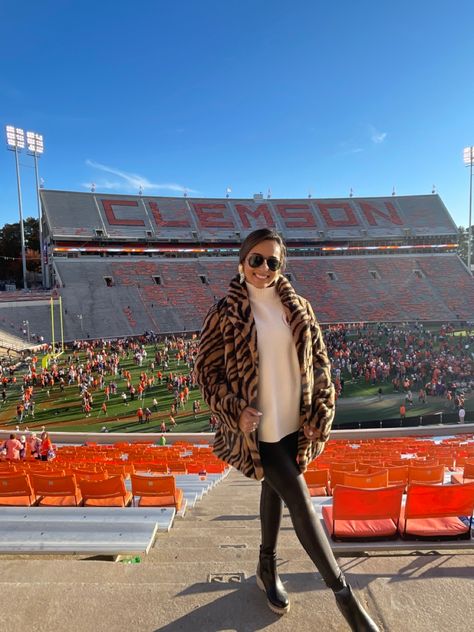 Clemson Gameday Outfit Fall, Winter Gameday Outfit College, Winter Tailgate Outfit, Winter Gameday Outfit, Clemson Gameday Outfit, Clemson Gameday, Clemson Outfits, Clemson Football, Fall Football