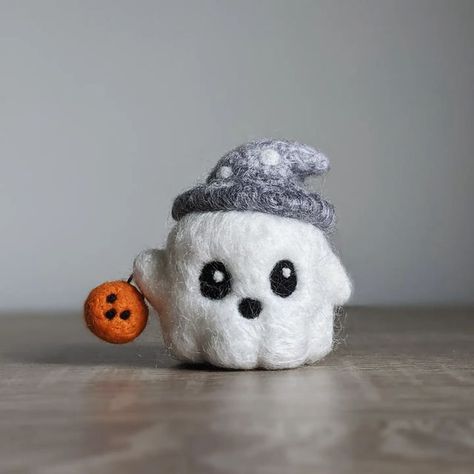 Felted Halloween, Felting Halloween, Halloween Felting Ideas, Needle Felt Christmas, Needle Felted Halloween, Fall Needle Felting, Needle Felting Halloween, Halloween Needle Felting Ideas, Needle Felted Ghost