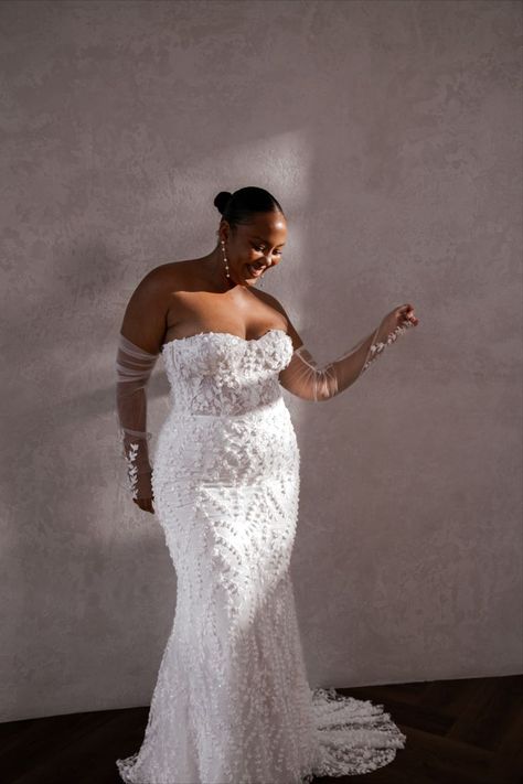 Curvy Wedding Dress, Beach Wedding Guest, Curvy Wedding, Plus Wedding Dresses, Summer Beach Wedding, Plus Size Wedding Gowns, Curvy Bride, Black Bride, Dream Wedding Ideas Dresses