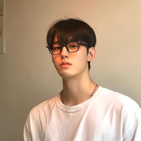 Men Hairstyle With Glasses, Wonwoo Brother, Guys With Glasses, Hot Nerds, Human Pose, S.coups Boyfriend, A Summer To Remember, Basketball Tattoos, Summer To Remember