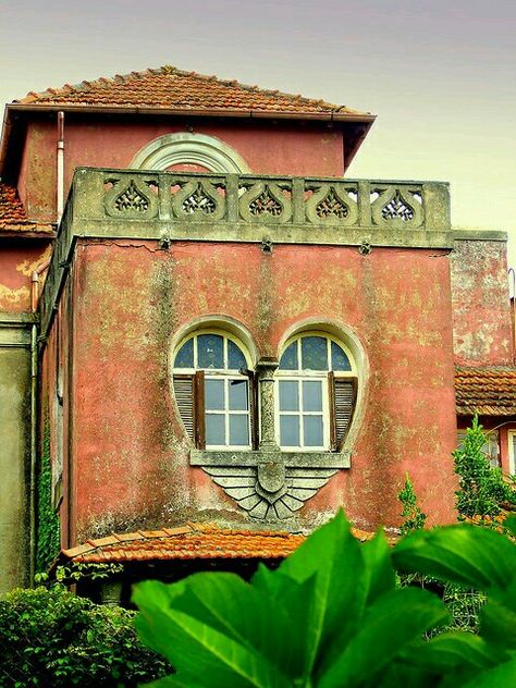 Beautifully Designed Heart Shaped Window...I LOVE IT!! <3 Baghdad Iraq, Beautiful Windows, Baghdad, Khalid, Beautiful Doors, Old Building, Photo Quotes, Beautiful Buildings, Where The Heart Is