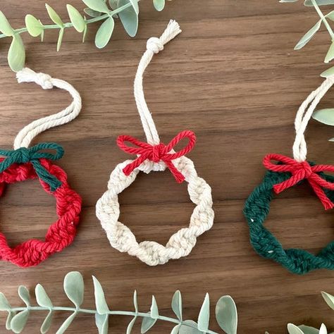 Macrame Wreath Ornament, Mini Wreath Ornaments, Christmas Mini Wreath, Macrame Christmas Wreath, Christmas Wreath Ornaments, Mini Wreaths Christmas, Macrame Wreath, Macrame Ornaments, Macrame Mini