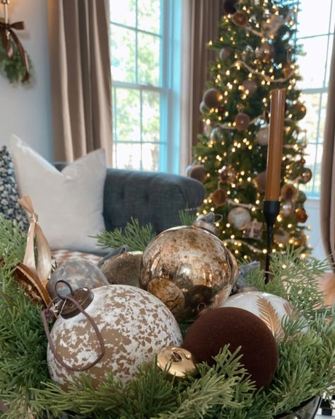 LIVING ROOM HOLIDAY INSPO🤎🎄Welcome October and happy Tuesday friends. These are some stills from last year Christmas Decor… 🚨Link in bio to SHOP . . . #christmas2024 #livingroomdesign #brownchristmas #holidaydecorating #christmasmantle #christmastree #livingroominspiration #navidad Christmas Decor Ideas | Brown Christmas Decor | Styling my Living Room for Christmas | Holiday Mantle Inspiration | Neutral Christmas Tree White Brown And Gold Christmas Tree, Brown Velvet Christmas Tree, Brown Black Christmas Decor, Green Brown Christmas Decor, Christmas Decor Ideas Brown, Gold And Bronze Christmas Tree, Christmas Decor For Coffee Tables, 2 Christmas Trees In Living Room, Brown Christmas Decor