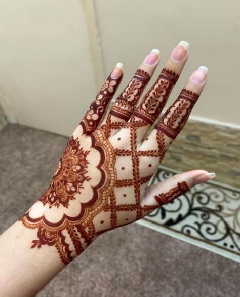 Nails Mehndi Designs, Simple And Elegant Mehendi Designs, Henna Designs Back Hand, Elegant Mehndi, Mehndi Design Bridal, Henna Styles, Occasion Nails, Simple Mehendi, Hand Mehndi Designs