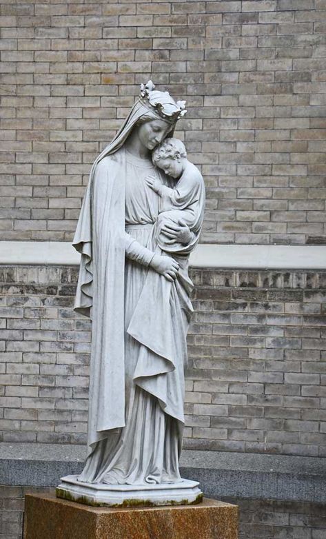 Statue Of Mary, Baby Jesus Statue, Christian Imagery, Religious Statues, Mother Mary Images, Catholic Statues, Virgin Mary Statue, Mary Statue, Academic Art