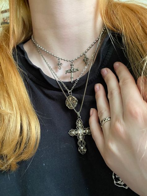 Goth Layered Necklaces, Grunge Necklaces Layered, Grunge Necklaces, Necklace Stacks, Random Jewelry, Layered Cross Necklace, Grunge Necklace, Necklaces Ideas, Vampire Girl